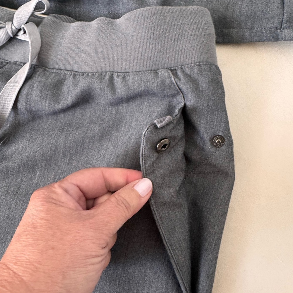 Figs Technical Collection Gray Top - Picture 4 of 10